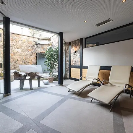 Hotel Upside Down Town Neue Post 4*