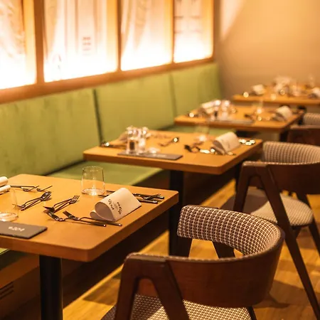 纽波斯特酒店 4* 滨湖采尔