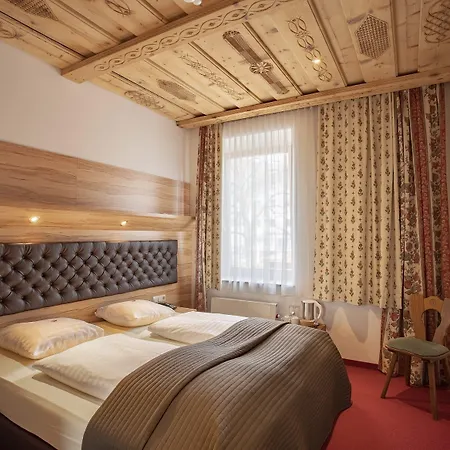 Hotel Upside Down Town Neue Post Zell am See