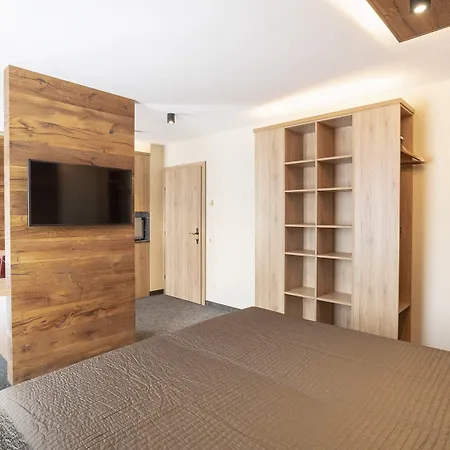 Upside Down Town Neue Post ツェル アム ゼー