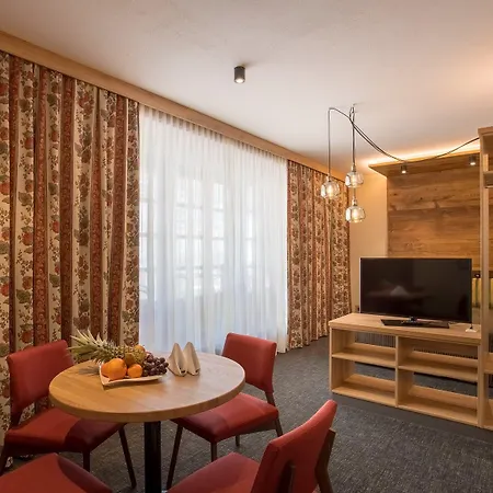 Upside Down Town Neue Post ホテル