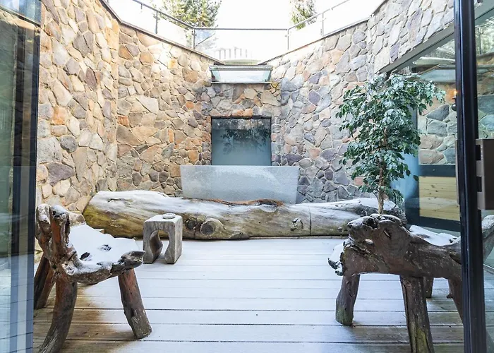 Отель Upside Down Town Neue Post Целль-ам-Зе