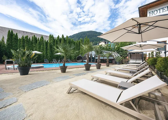 Upside Down Town Neue Post 4* Целль-ам-Зе