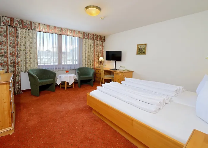 Отель Upside Down Town Neue Post