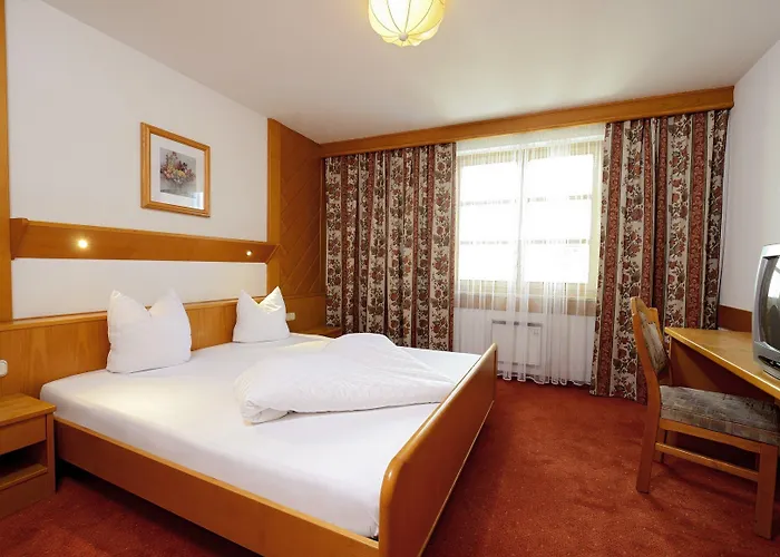 Отель Upside Down Town Neue Post