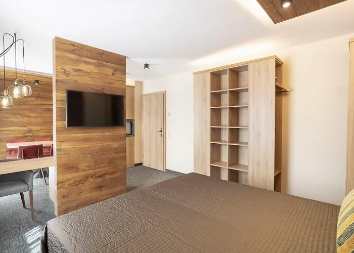 Upside Down Town Neue Post צל-אם-זי