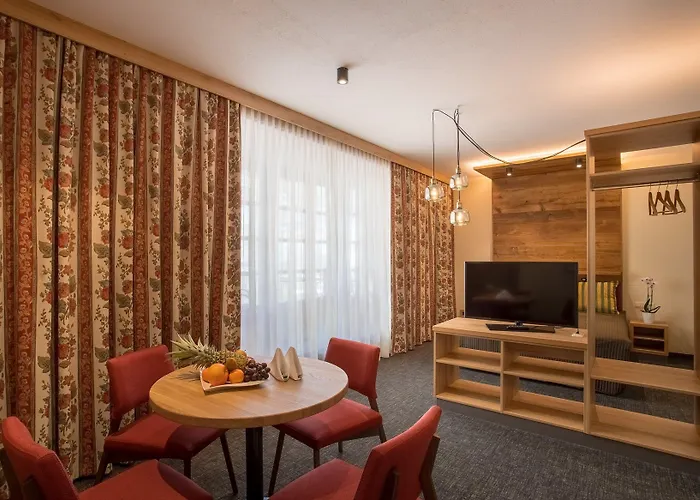 Upside Down Town Neue Post Отель