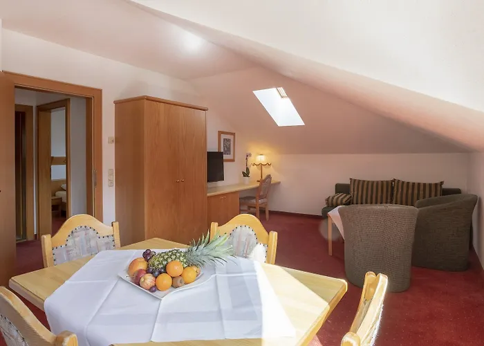 Отель Upside Down Town Neue Post