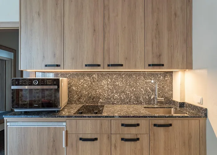 Upside Down Town Neue Post 4*