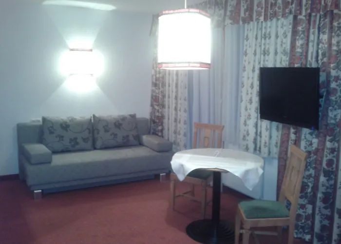 Upside Down Town Neue Post 4* Целль-ам-Зе