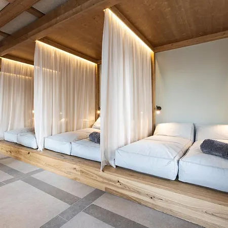 Upside Down Town Neue Post 4*