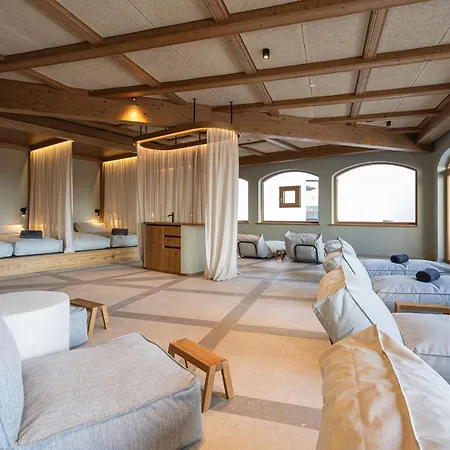 Hotel Upside Down Town Neue Post Zell am See