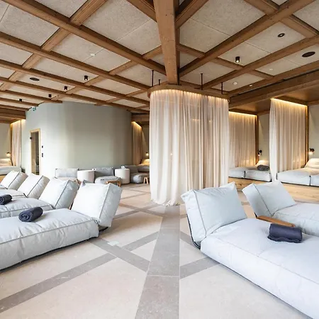 Hotell Upside Down Town Neue Post 4*