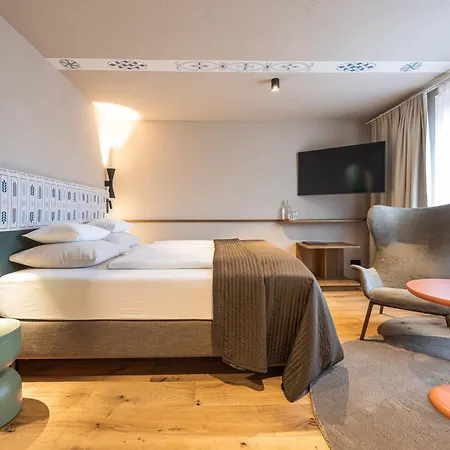 Готель Upside Down Town Hotel-neue Post Целль-ам-Зеє
