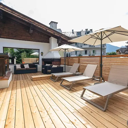 Upside Down Town Neue Post Hotel