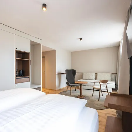 Upside Down Town Neue Post Otel 4*