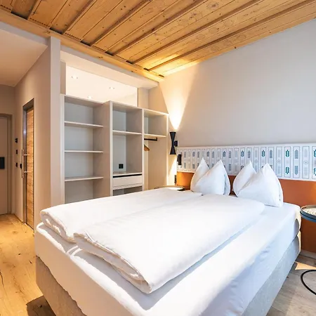 Hotel Upside Down Town Neue Post Zell am See