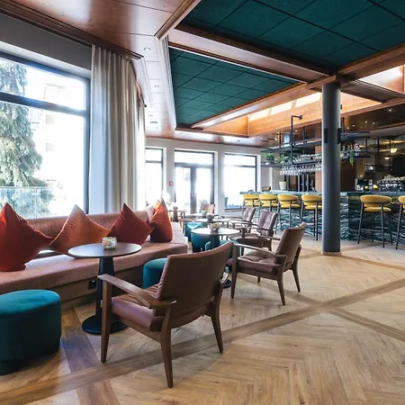 Upside Down Town Neue Post Otel Zell am See