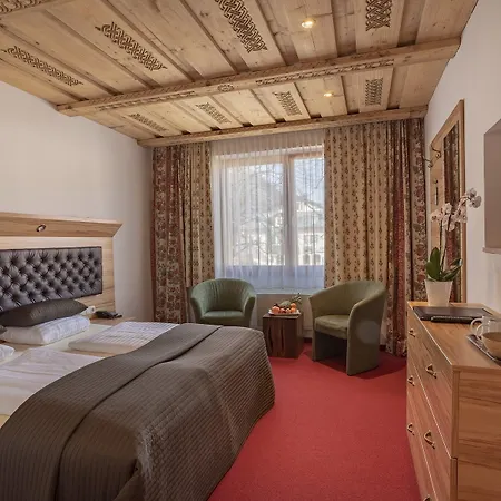 Upside Down Town Neue Post Hotel 4*