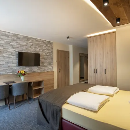 Otel Upside Down Town Neue Post Zell am See