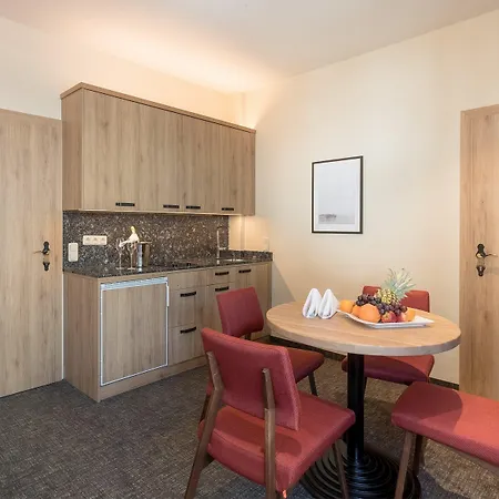 Hotel Upside Down Town Neue Post Zell am See