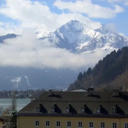 Upside Down Town Neue Post Otel Zell am See