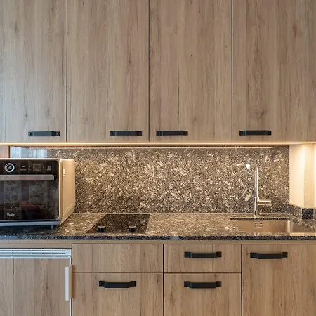 Upside Down Town Neue Post 4*