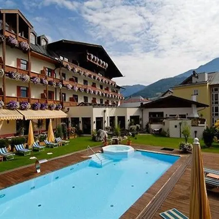 Upside Down Town Neue Post Hotel