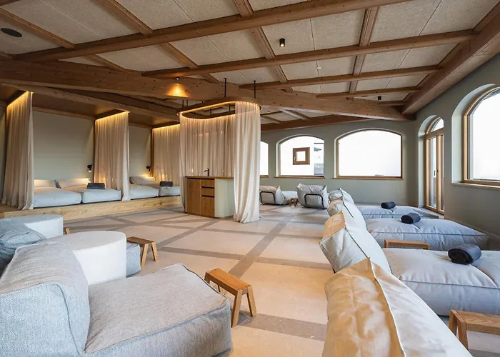 Hotel Upside Down Town Neue Post Zell am See