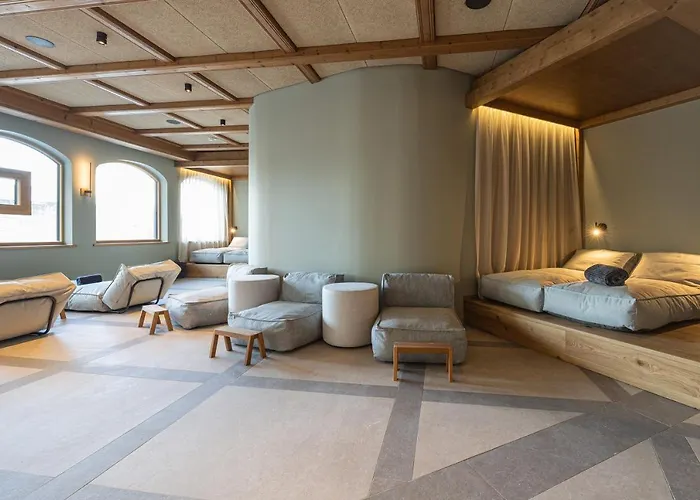 Upside Down Town Neue Post ホテル ツェル アム ゼー