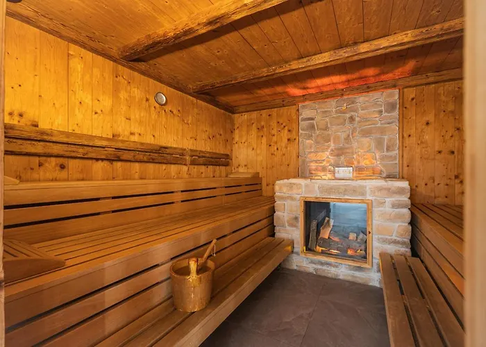 Upside Down Town Neue Post Hotell 4*