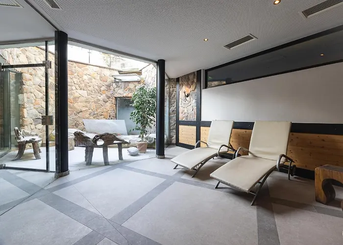 Hotell Upside Down Town Neue Post 4*