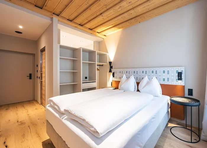 Hotel Upside Down Town Neue Post Zell am See