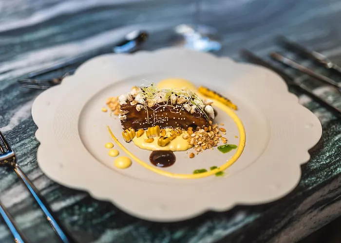 Upside Down Town Neue Post ホテル 4*