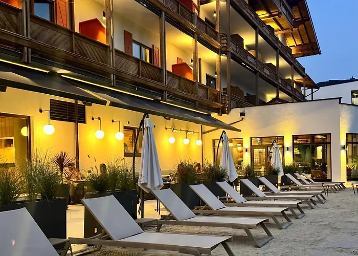 Upside Down Town Neue Post Hotel