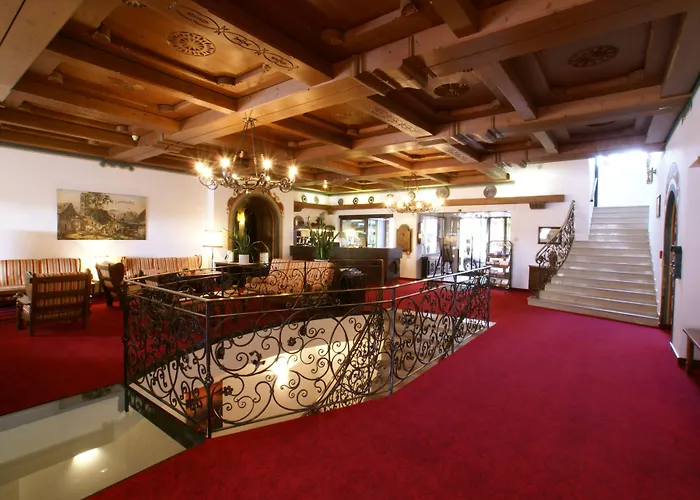 Upside Down Town Neue Post ホテル ツェル アム ゼー