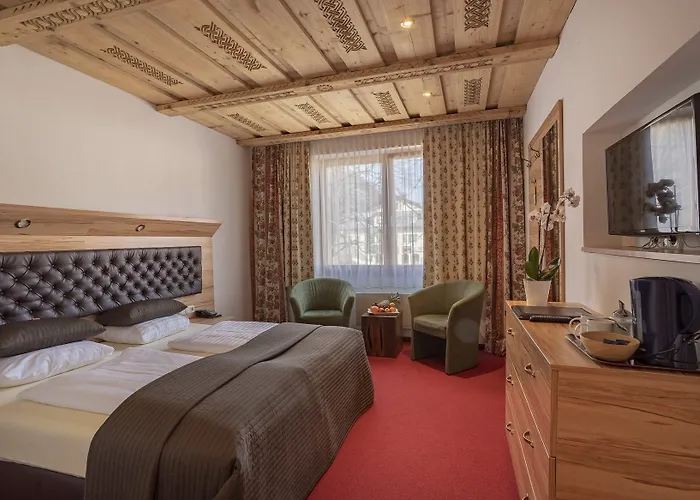 Upside Down Town Neue Post Hotel 4*