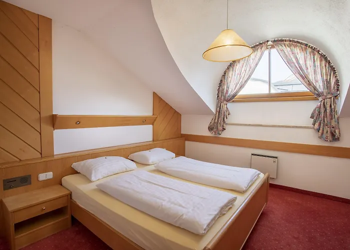 Upside Down Town Neue Post ホテル ツェル アム ゼー