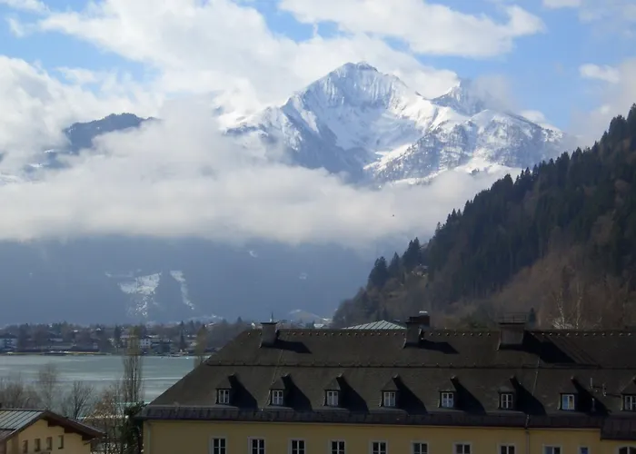 Upside Down Town Neue Post Hotell Zell am See