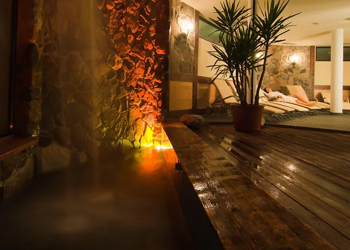 Upside Down Town Neue Post 4* Zell am See