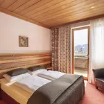 Upside Down Town Neue Post Hotel 4*
