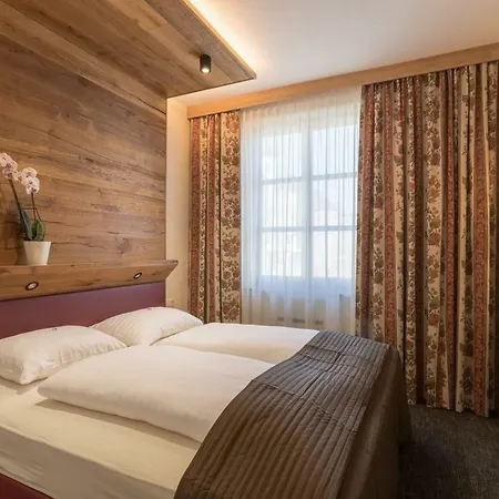Upside Down Town Hotel-neue Post 4* Zell am See