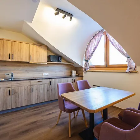 Upside Down Town Hotel-neue Post 4* Zell am See