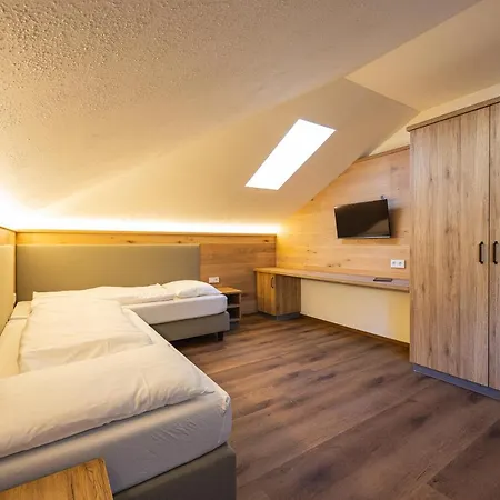Upside Down Town Hotel-neue Post Hotel