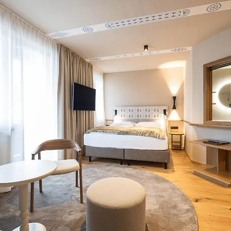 Upside Down Town Hotel-neue Post Hotel 4*