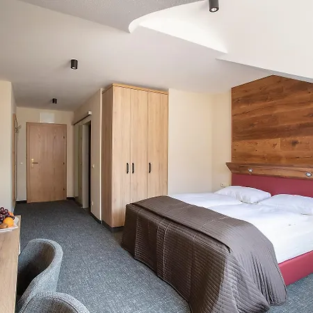 Upside Down Town Hotel-neue Post 4* Zell am See