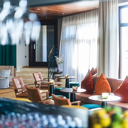Upside Down Town Hotel-neue Post 4* Zell am See