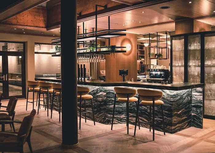 Upside Down Town Neue Post 4*