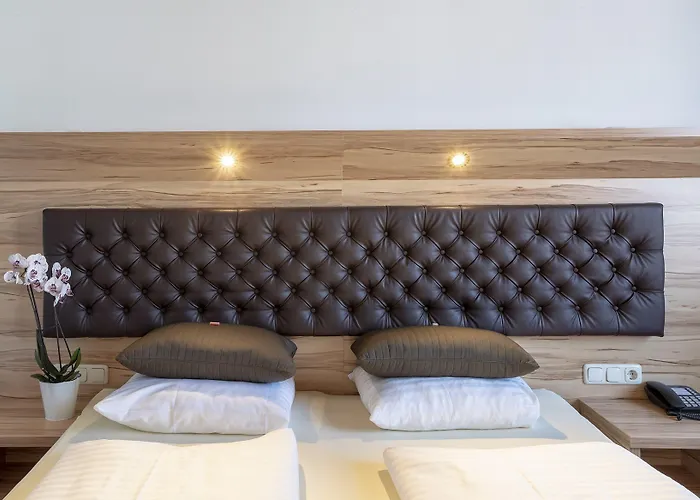 Upside Down Town Neue Post Hotel 4*